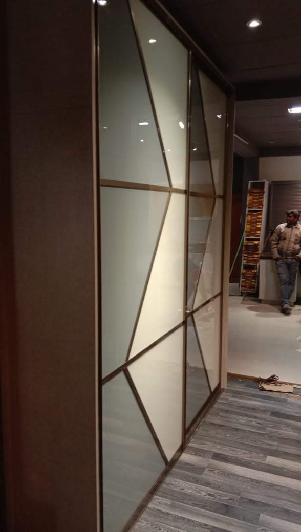 lacquer-glass-wardrobe-biggest-brand-gurgaon-glass-wardrobe-largest-dealers-manufacturers-in-gurgaon-gurugram-india